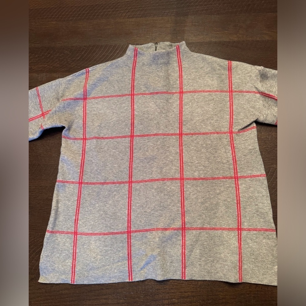 Tahari Gray and Red Grid Pattern Sweater